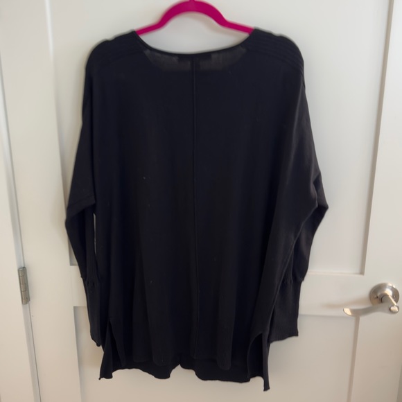 Jozlyn Oversized Pullover Sweater in Onyx- Medium - Picture 4 of 4
